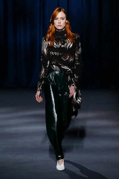 Look 11